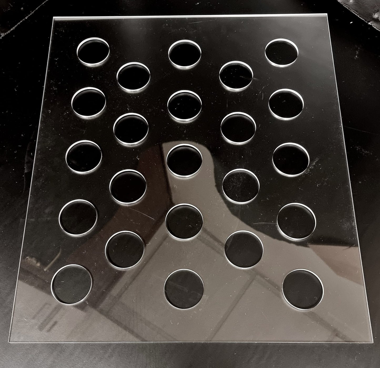 Toilet Cube-QUEENING BOX-with splatter trays